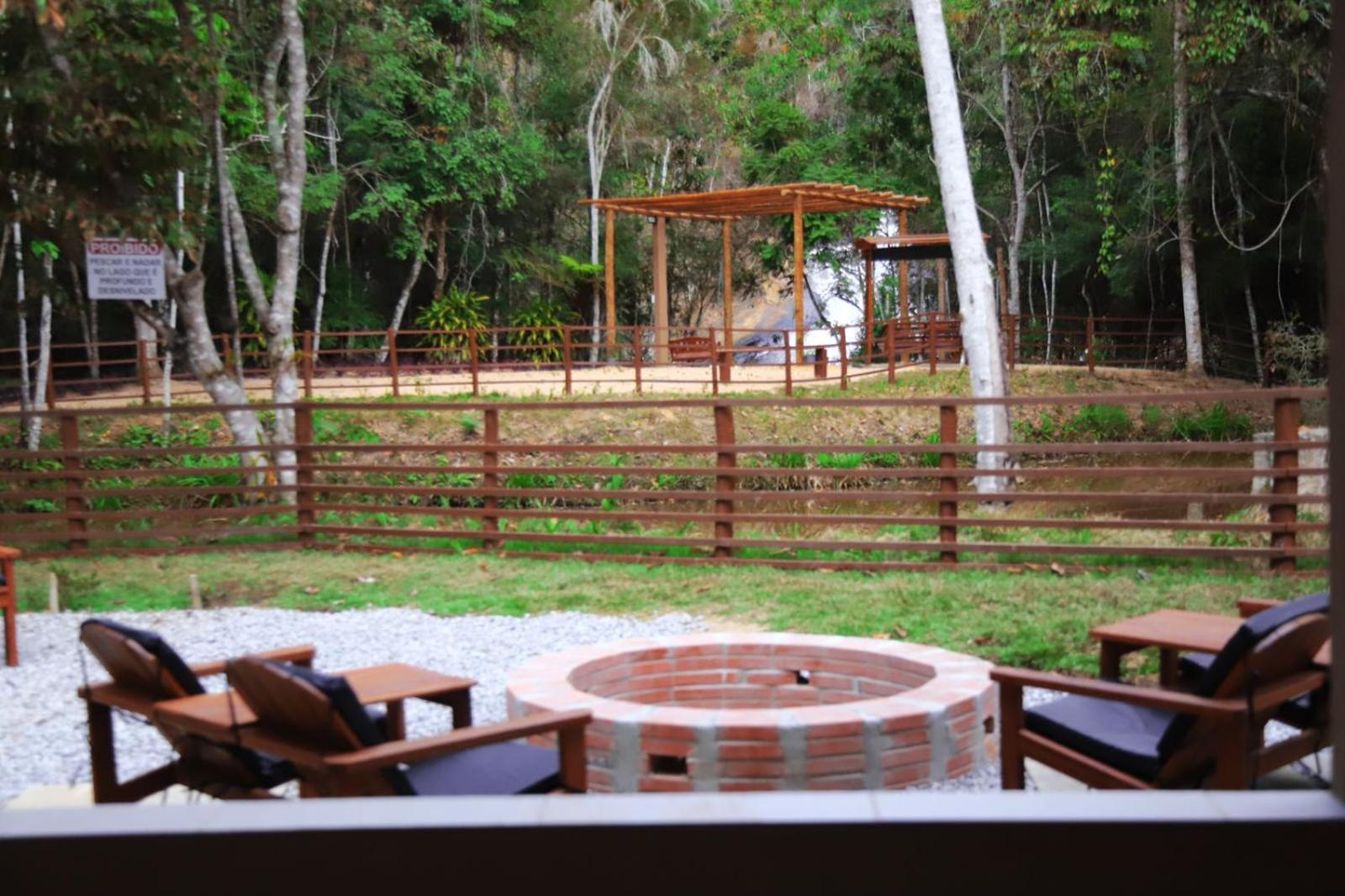 Banheira, Lareira E Cachoeira